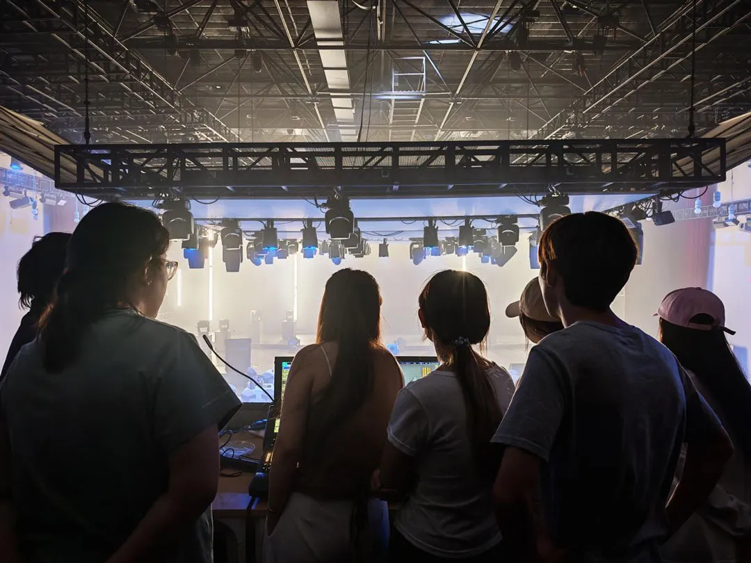Industry-Education Integration: NACTA Students Visit Yajiang Photoelectric for Stage Lighting Immersion
