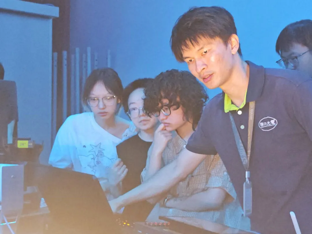 Industry-Education Integration: NACTA Students Visit Yajiang Photoelectric for Stage Lighting Immersion