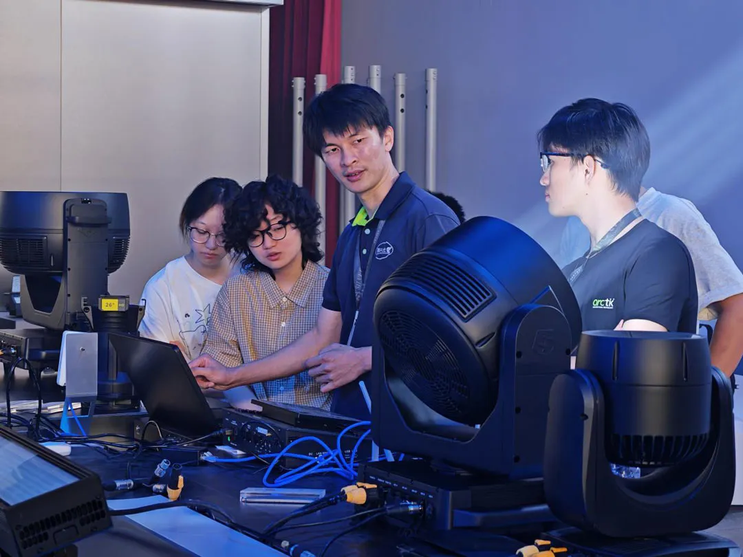 Industry-Education Integration: NACTA Students Visit Yajiang Photoelectric for Stage Lighting Immersion