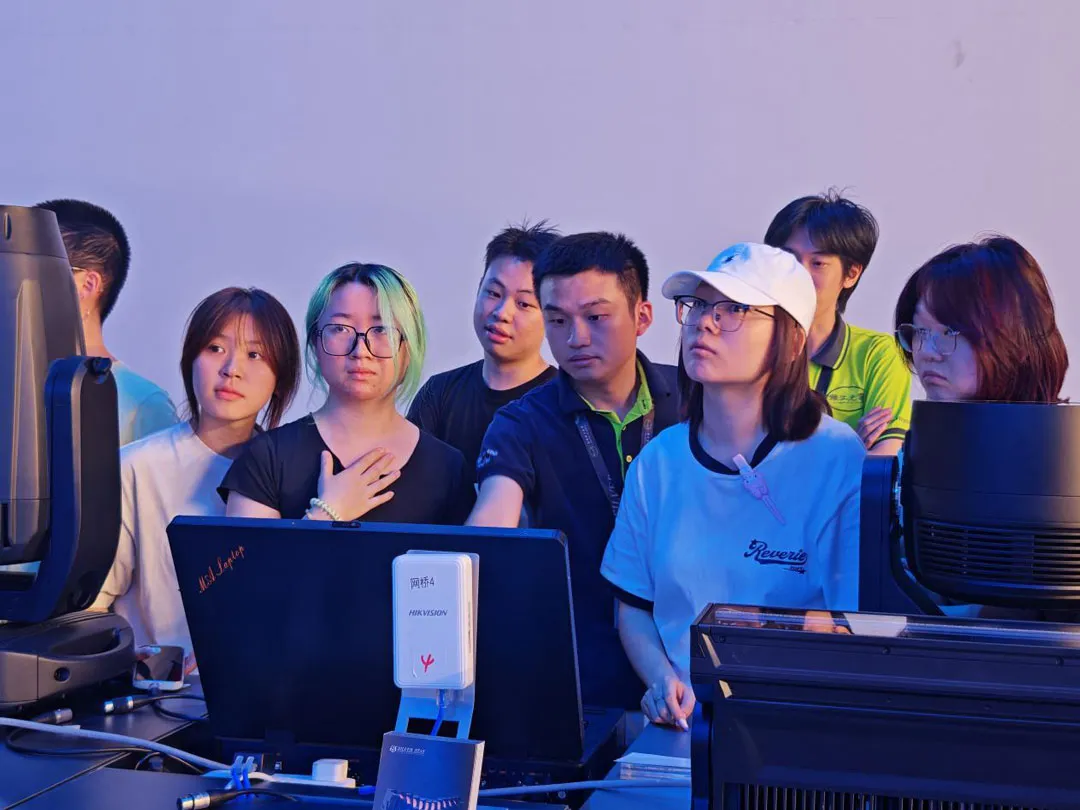 Industry-Education Integration: NACTA Students Visit Yajiang Photoelectric for Stage Lighting Immersion